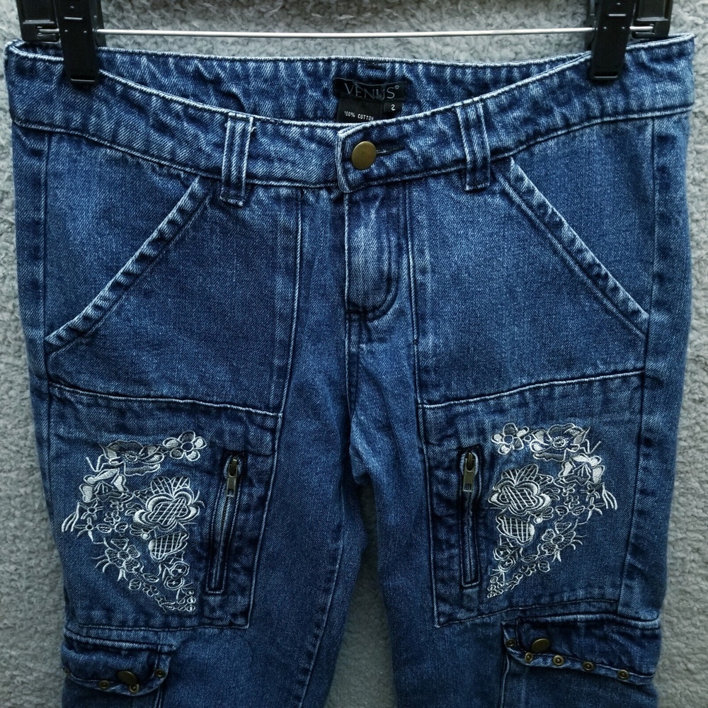 Venus Women's 2 Floral Blue Cropped Jeans Pockets 100% Cotton 30" 23" 8.5" - Picture 2 of 12